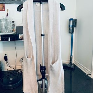 Aritzia Wilfred sleeveless wool blazer🥰